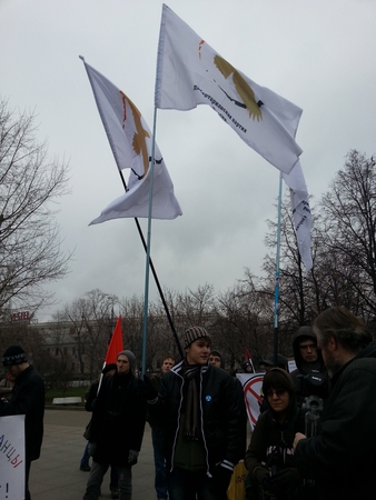 Активисты ЛПР  с партийными флагами