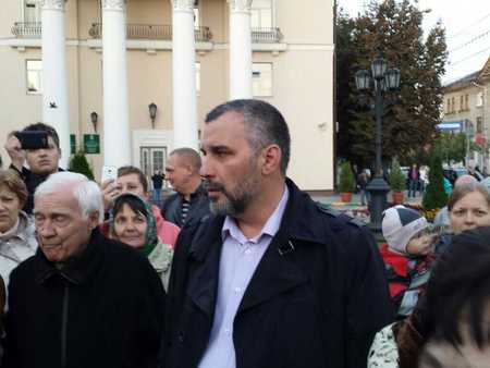 Александр Баюклин (на фото в центре) должен был стать избранным мэром г. Видное